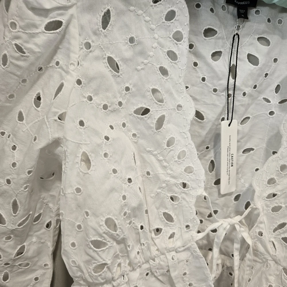 Express• NWT White Eyelet Tie-Front Blouse. Sz XS - Picture 6 of 9